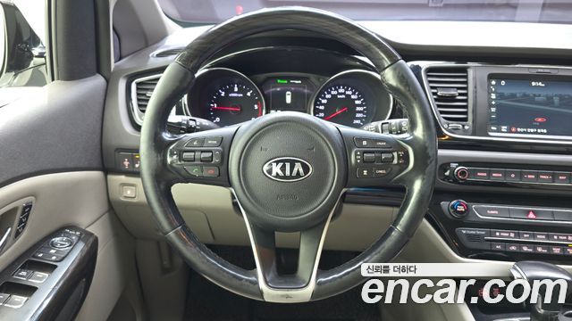 Kia Canival 2018 — photo 13
