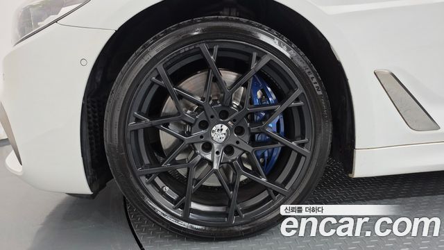 BMW 5-Series 2019 — photo 5