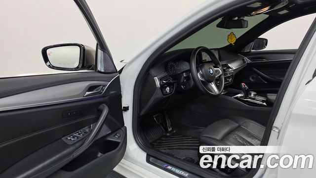 BMW 5-Series 2019 — photo 13