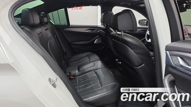 BMW 5-Series 2019 — photo 17
