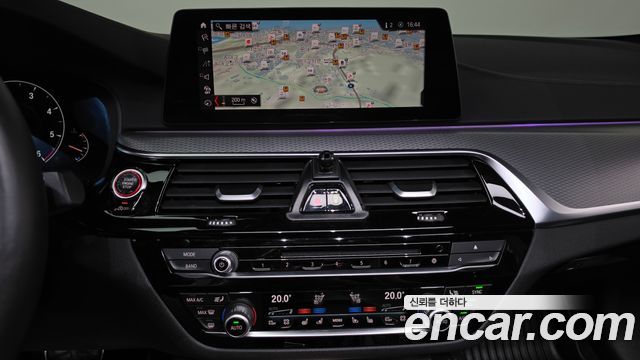 BMW 5-Series 2019 — photo 18
