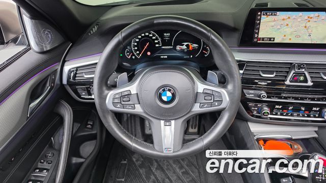 BMW 5-Series 2019 — photo 19