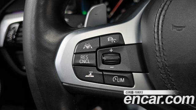 BMW 5-Series 2019 — photo 22