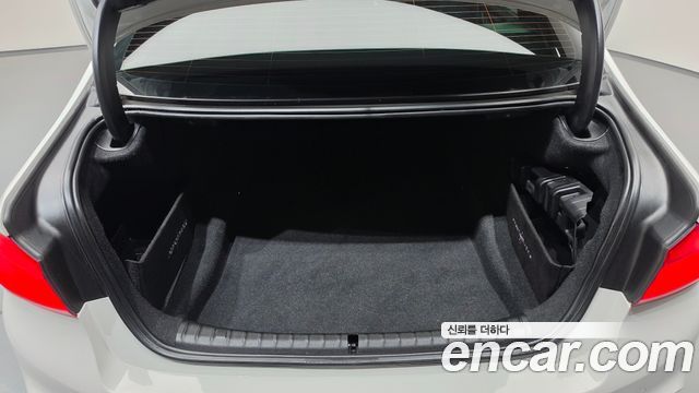BMW 5-Series 2019 — photo 25