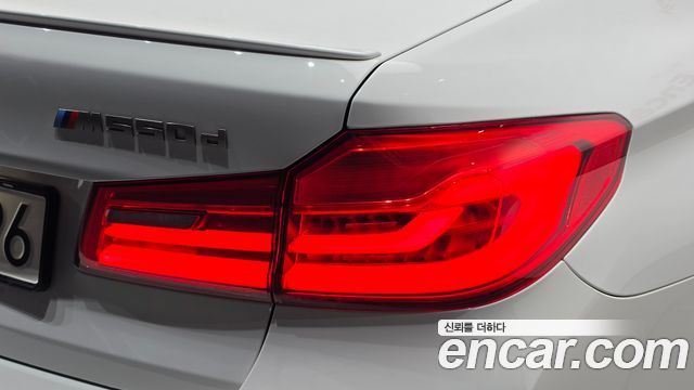 BMW 5-Series 2019 — photo 9