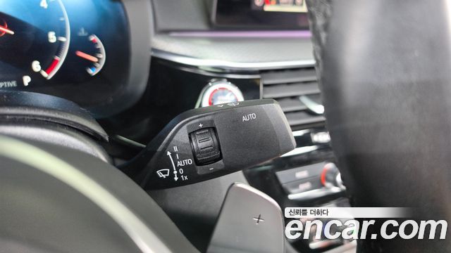 BMW 5-Series 2019 — photo 28