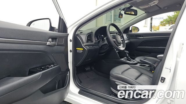 Hyundai AVANTE 2018 — photo 13