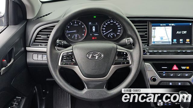 Hyundai AVANTE 2018 — photo 19