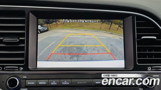 Hyundai AVANTE 2018 — photo 21