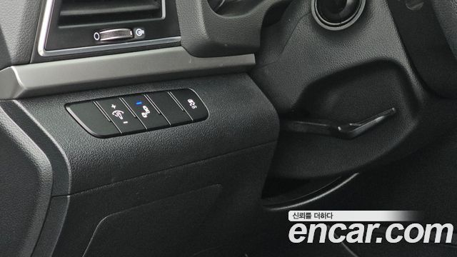 Hyundai AVANTE 2018 — photo 23