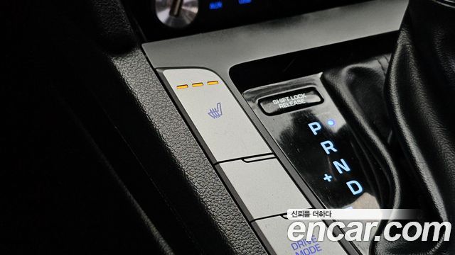 Hyundai AVANTE 2018 — photo 24