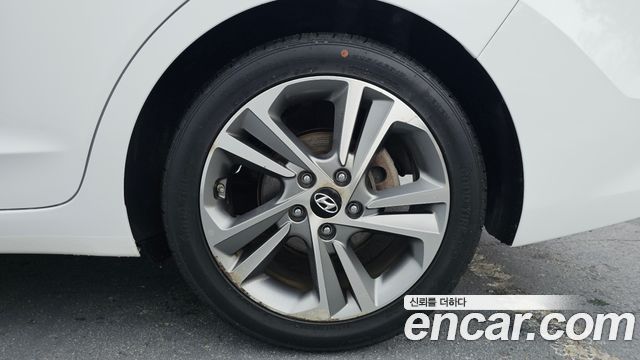 Hyundai AVANTE 2018 — photo 7
