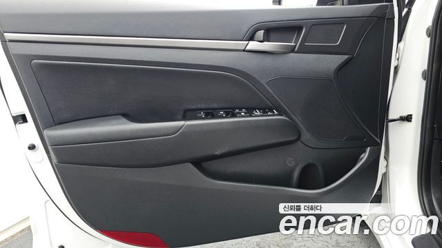 Hyundai AVANTE 2018 — photo 14