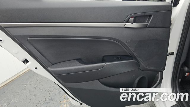 Hyundai AVANTE 2018 — photo 15