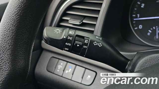 Hyundai AVANTE 2018 — photo 28