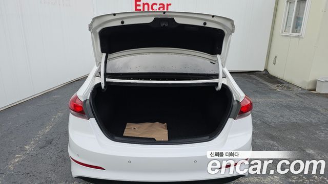 Hyundai AVANTE 2018 — photo 33