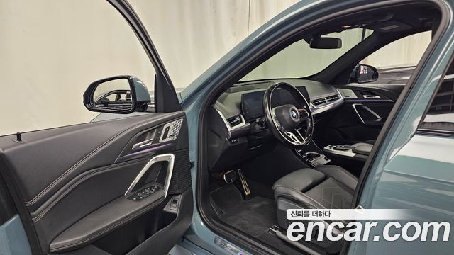 BMW iX1 2023 — photo 13