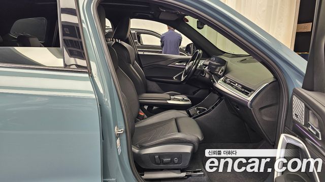 BMW iX1 2023 — photo 16