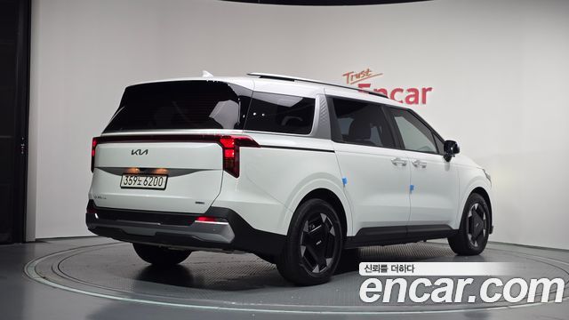 Kia Canival 2025 — photo 2