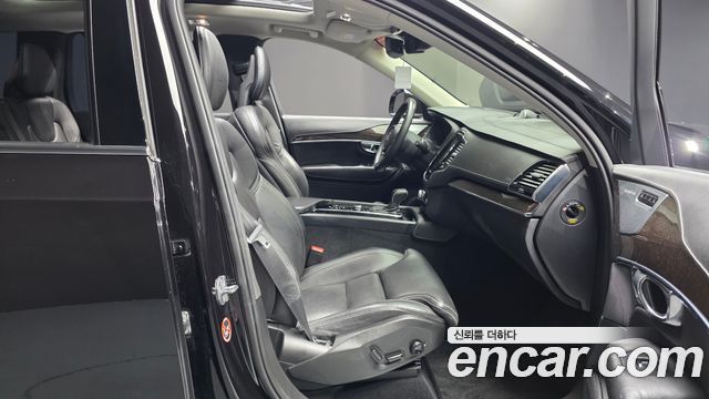 Volvo XC90 2017 — photo 12