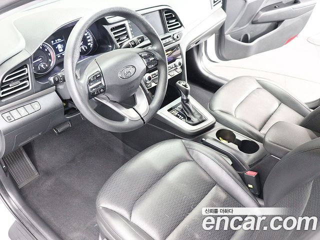 Hyundai AVANTE 2020 — photo 17