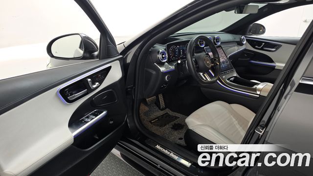 Mercedes-Benz C-Class 2023 — photo 10