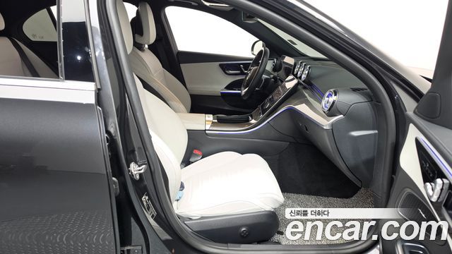 Mercedes-Benz C-Class 2023 — photo 11