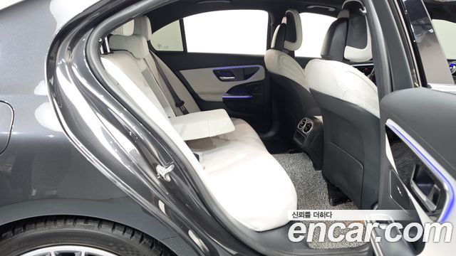 Mercedes-Benz C-Class 2023 — photo 12