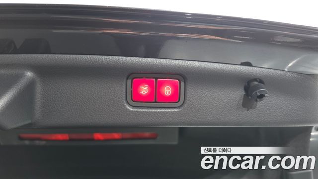 Mercedes-Benz C-Class 2023 — photo 18