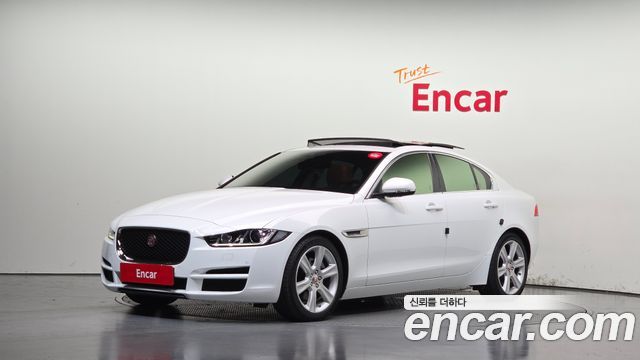 Jaguar XE 2019 — photo 1