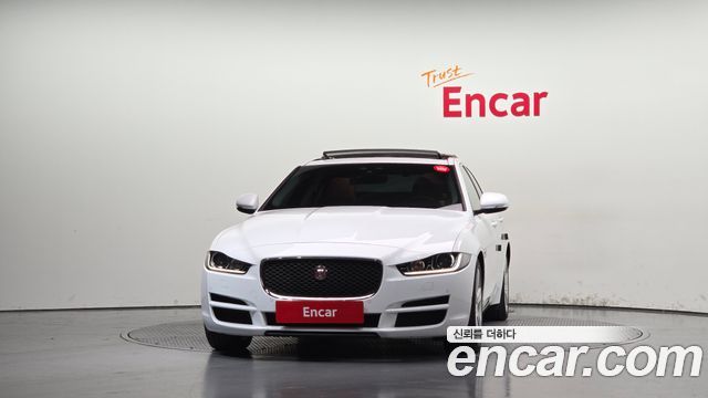Jaguar XE 2019 — photo 3