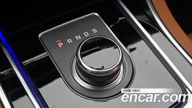 Jaguar XE 2019 — photo 9