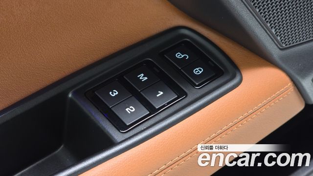 Jaguar XE 2019 — photo 14
