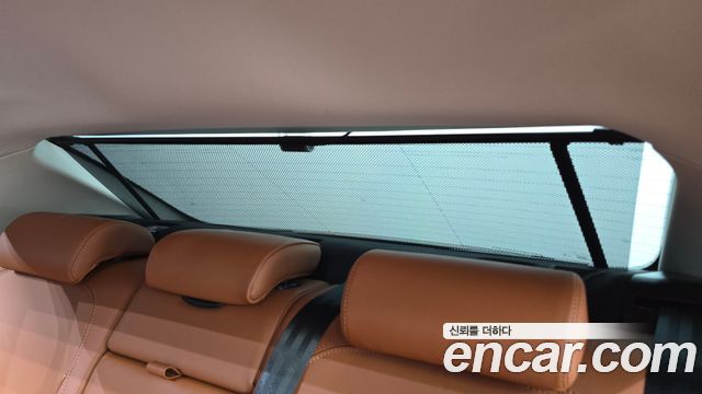 Jaguar XE 2019 — photo 17