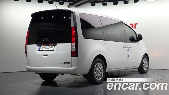 Hyundai Staria 2023 — photo 2