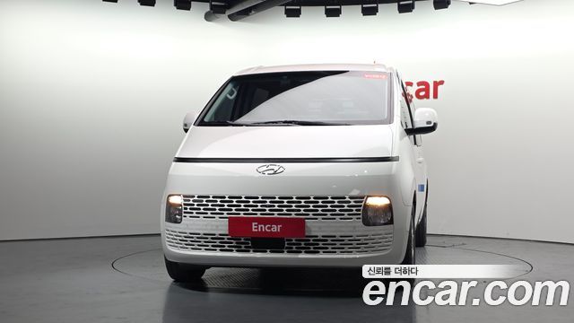 Hyundai Staria 2023 — photo 3