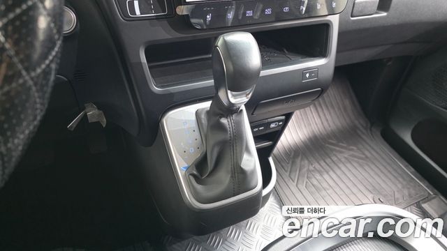 Hyundai Staria 2023 — photo 12