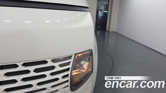 Hyundai Staria 2023 — photo 8