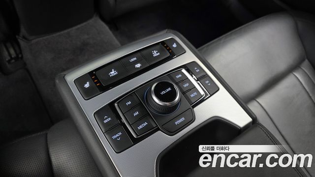 Genesis G80 2017 — photo 18
