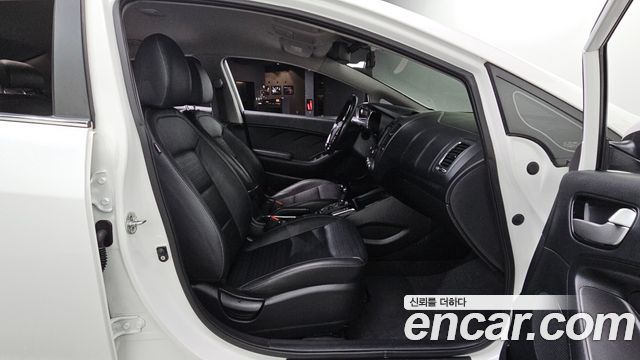 Kia K3 2018 — photo 17