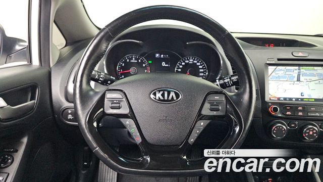 Kia K3 2018 — photo 22