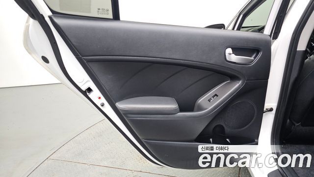 Kia K3 2018 — photo 15