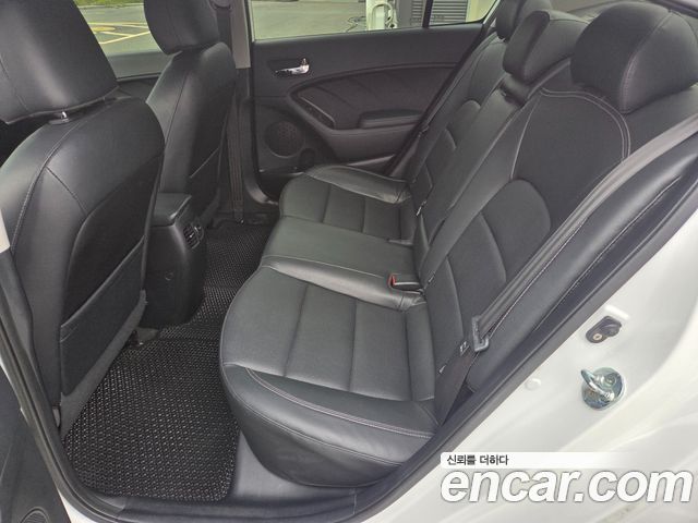 Kia K3 2015 — photo 9