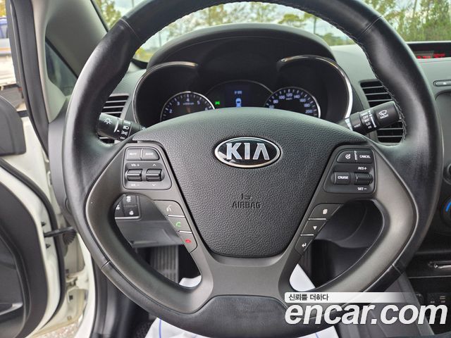 Kia K3 2015 — photo 14