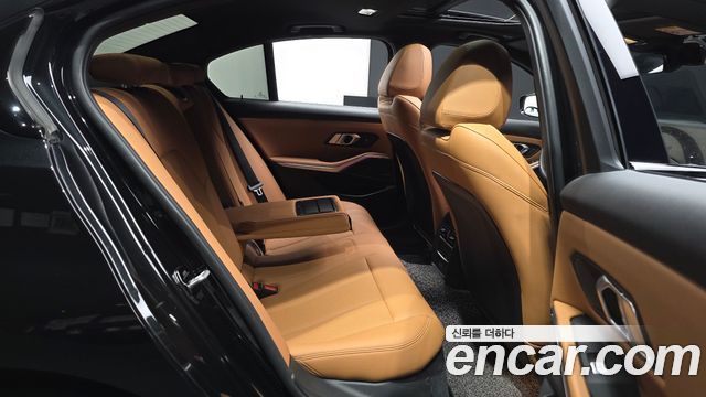 BMW 3-Series 2024 — photo 18