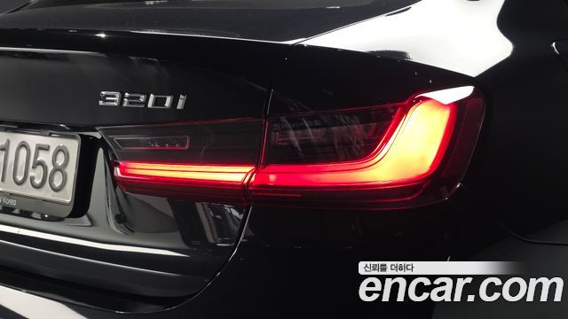 BMW 3-Series 2024 — photo 9