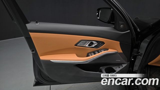 BMW 3-Series 2024 — photo 14