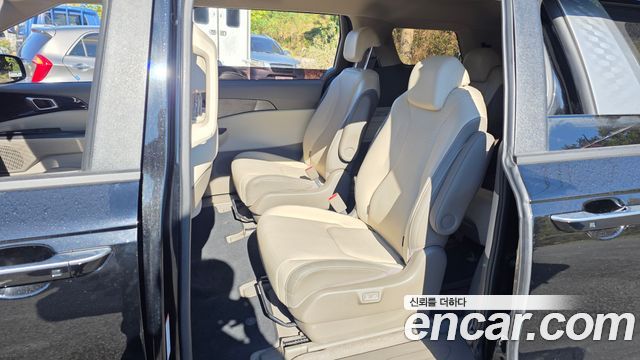 Kia Canival 2022 — photo 11