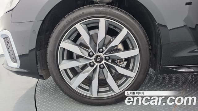Audi A4 2023 — photo 5