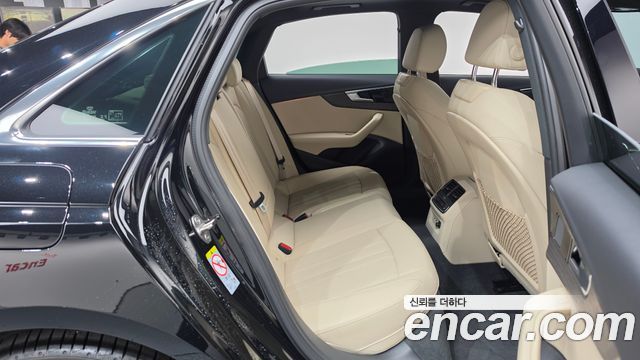 Audi A4 2023 — photo 12